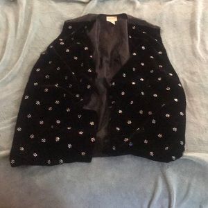 Black button up vest and other flower sequence